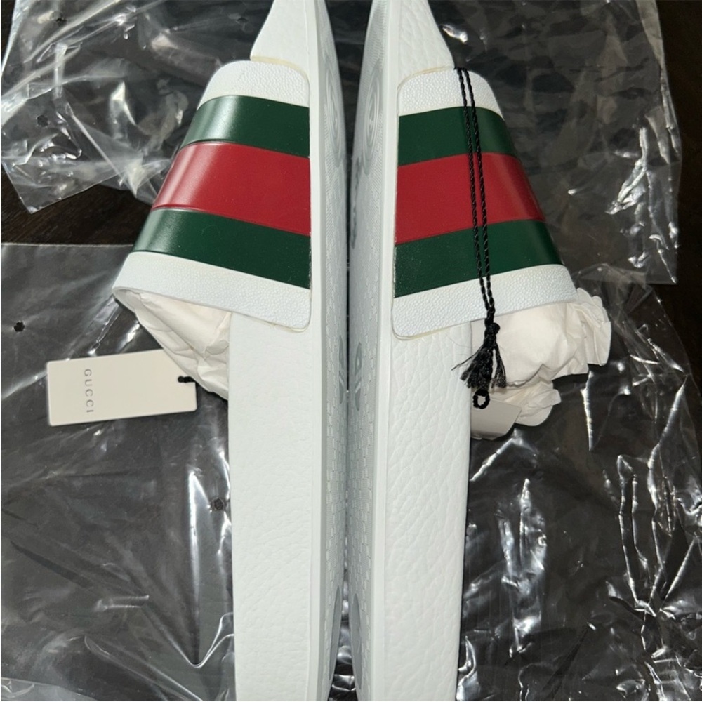 Gucci White Sandals with Red and Green Bands - Picture 4 of 10